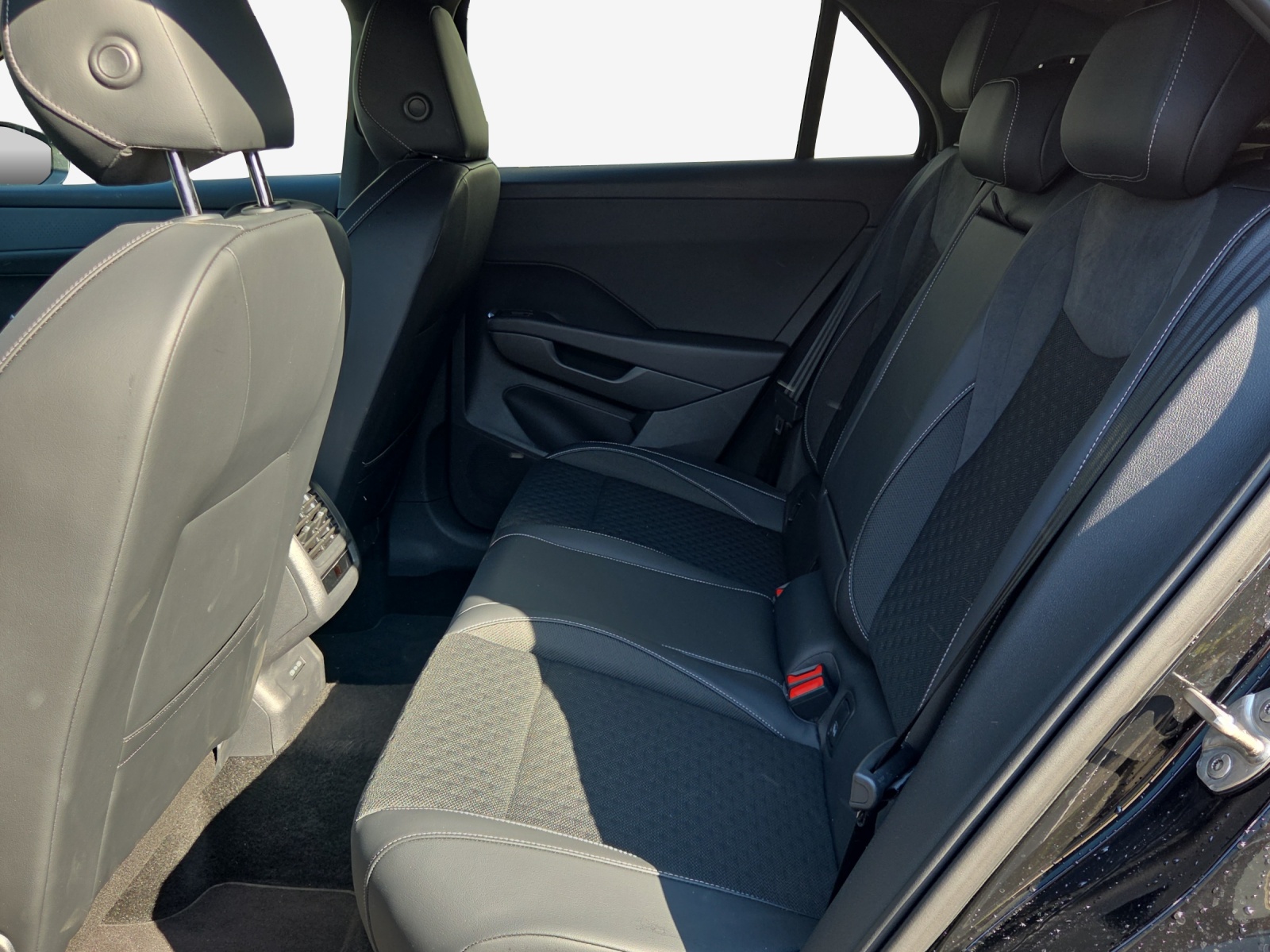 VW T-Roc 1.5 eTSI mHEV R-Line DSG-image-11