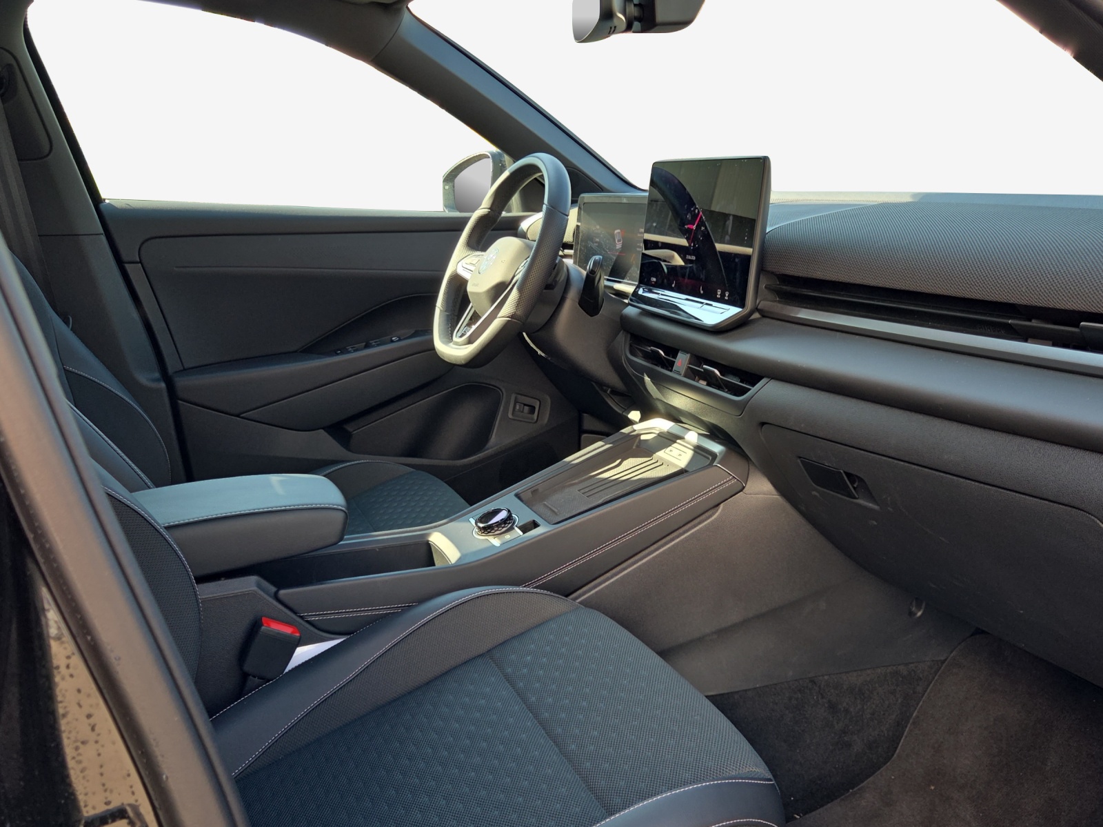 VW T-Roc 1.5 eTSI mHEV R-Line DSG-image-14