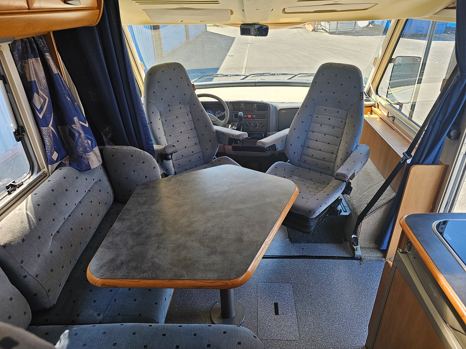 HYMER B 524-image-8