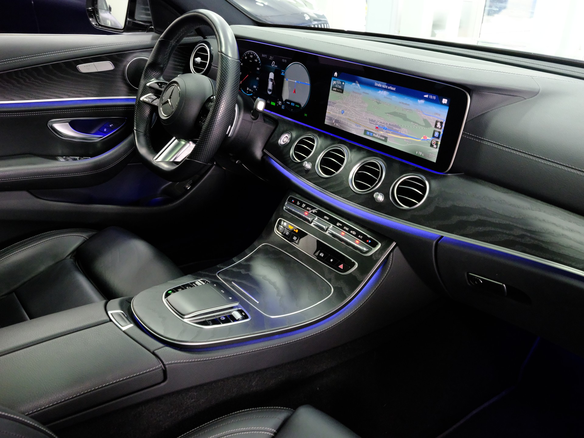 MERCEDES-BENZ E 450 AMG Line 4Matic 9G-Tronic-image-13
