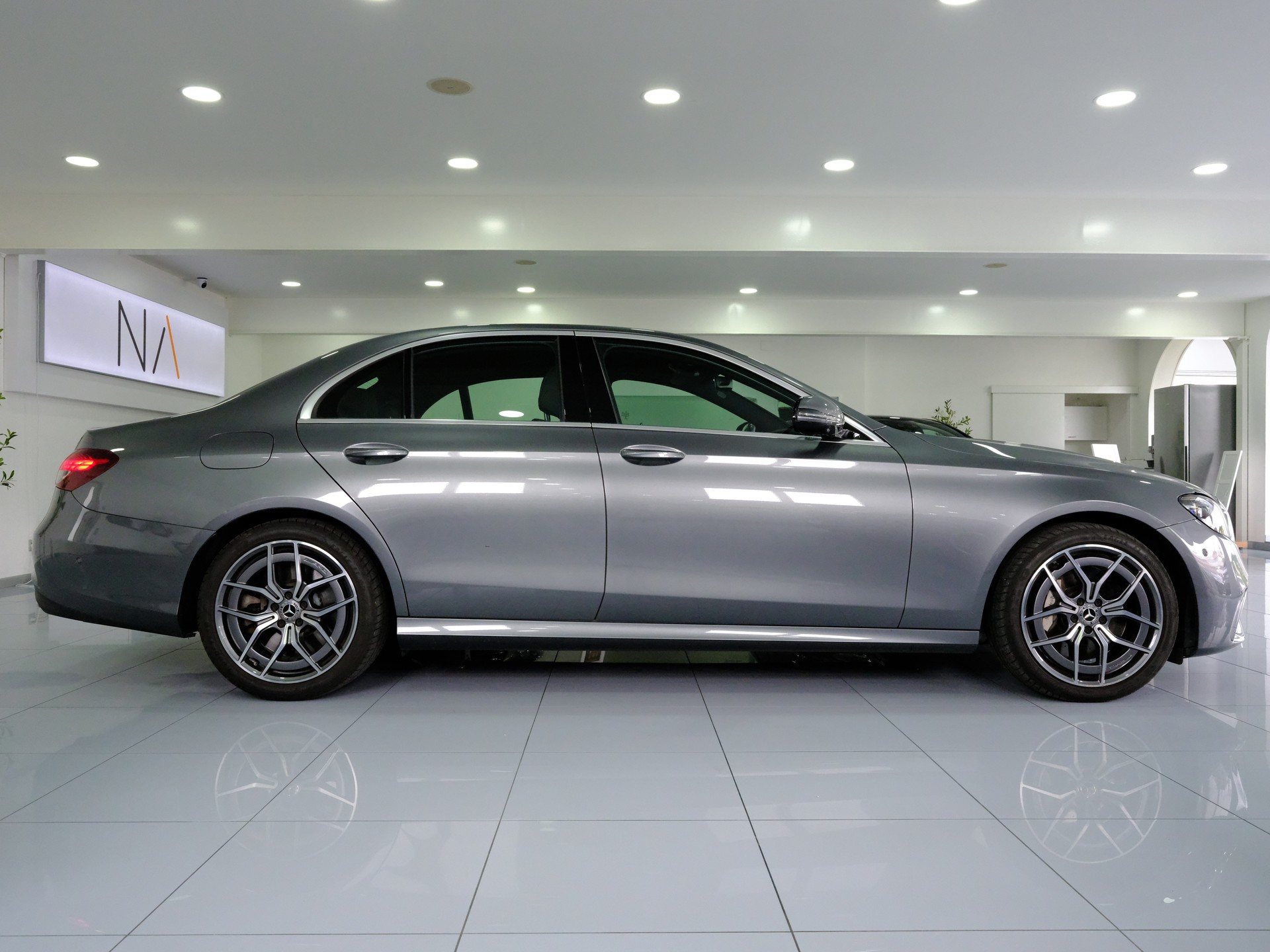 MERCEDES-BENZ E 450 AMG Line 4Matic 9G-Tronic-image-7