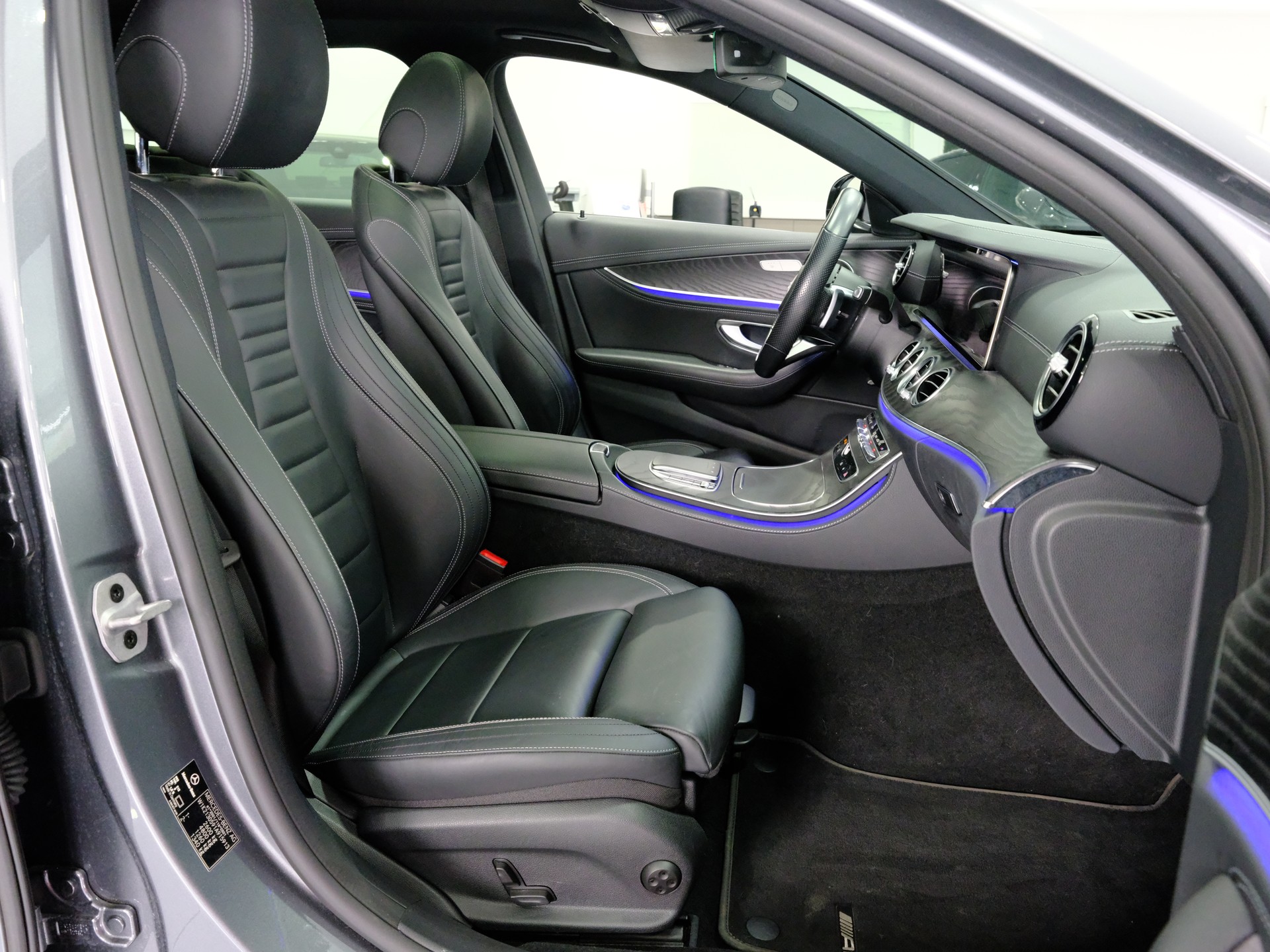 MERCEDES-BENZ E 450 AMG Line 4Matic 9G-Tronic-image-14