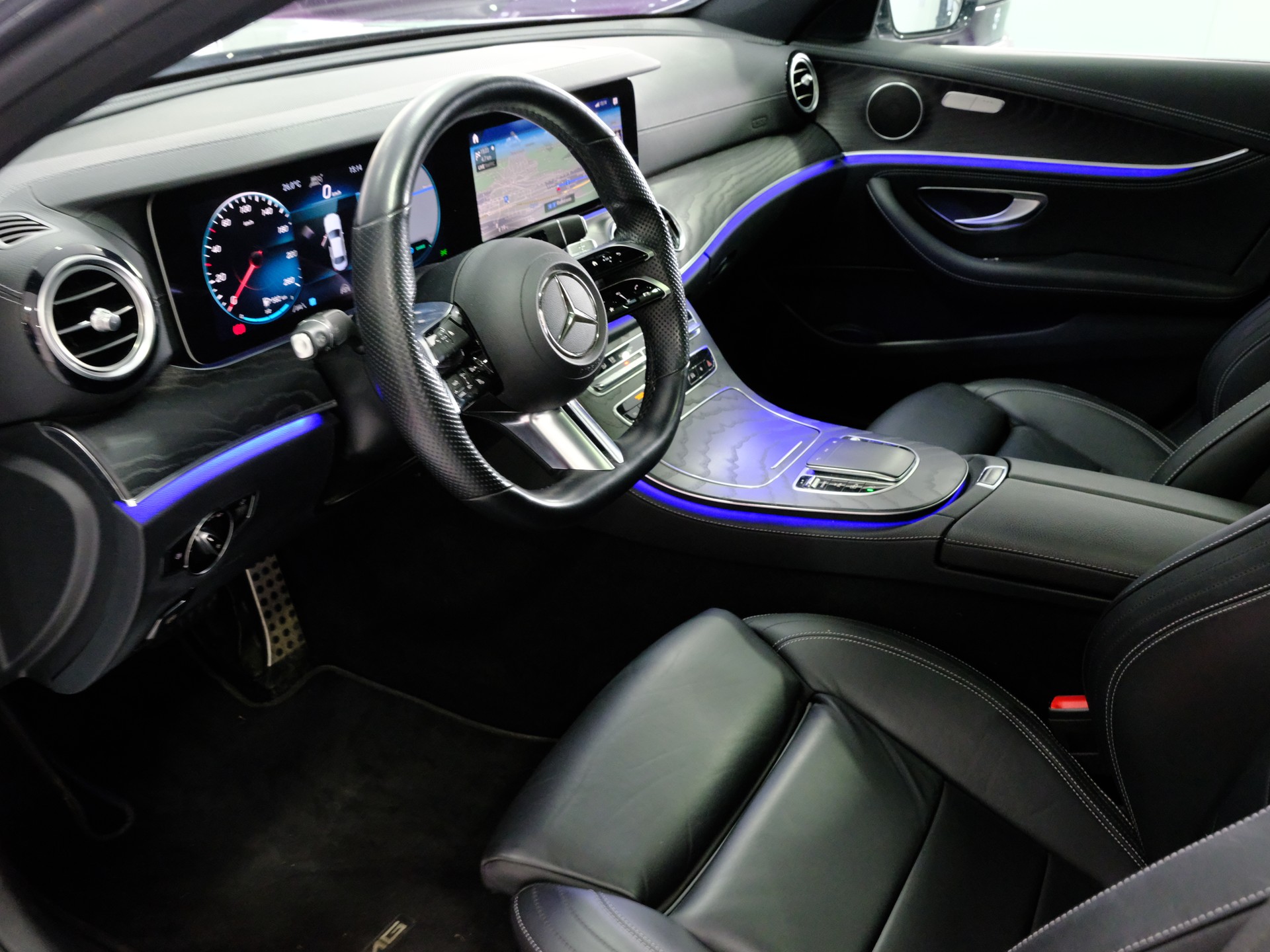MERCEDES-BENZ E 450 AMG Line 4Matic 9G-Tronic-image-9