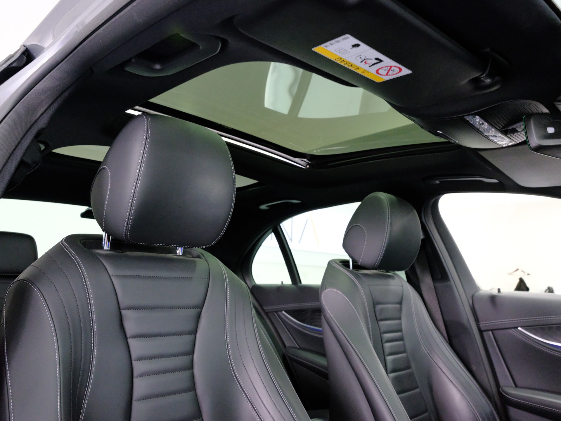 MERCEDES-BENZ E 450 AMG Line 4Matic 9G-Tronic-image-15
