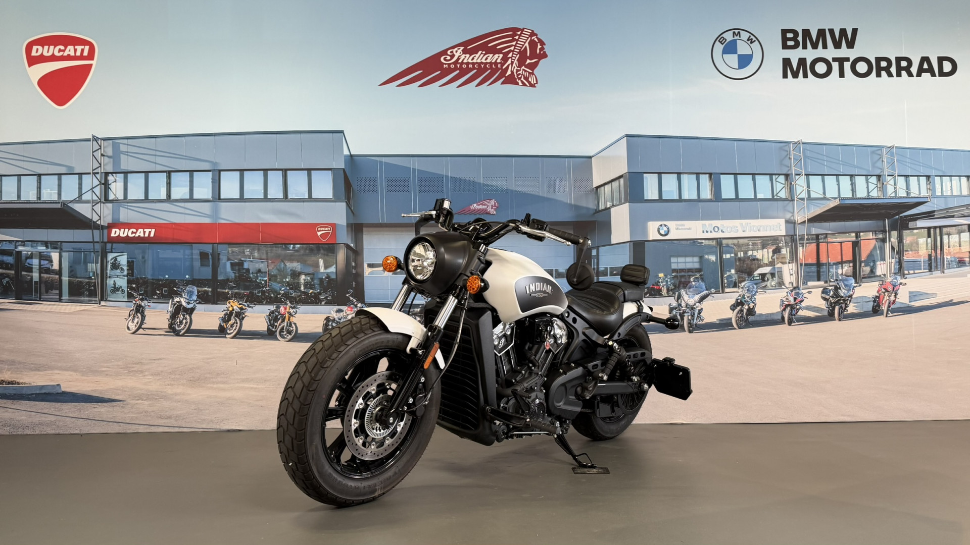 INDIAN Scout Bobber-showroom-element-2