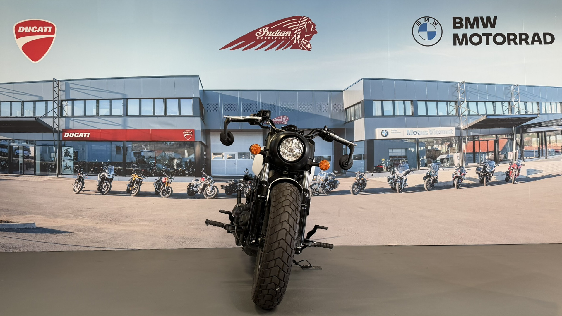 INDIAN Scout Bobber-showroom-element-1