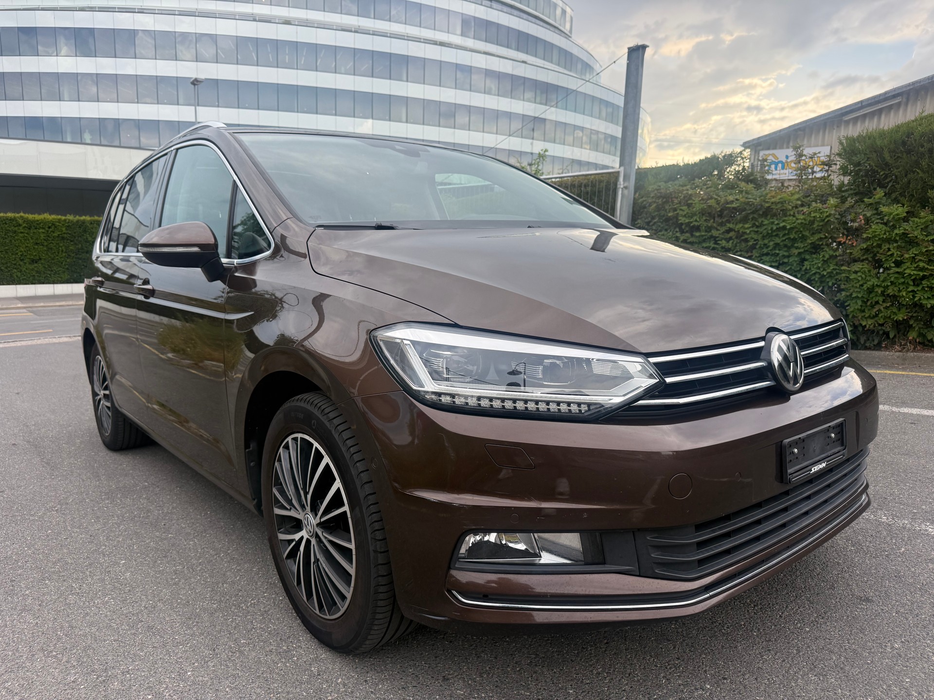 VW Touran 1.4 TSI BlueMotion Technology Highline DSG-image-0