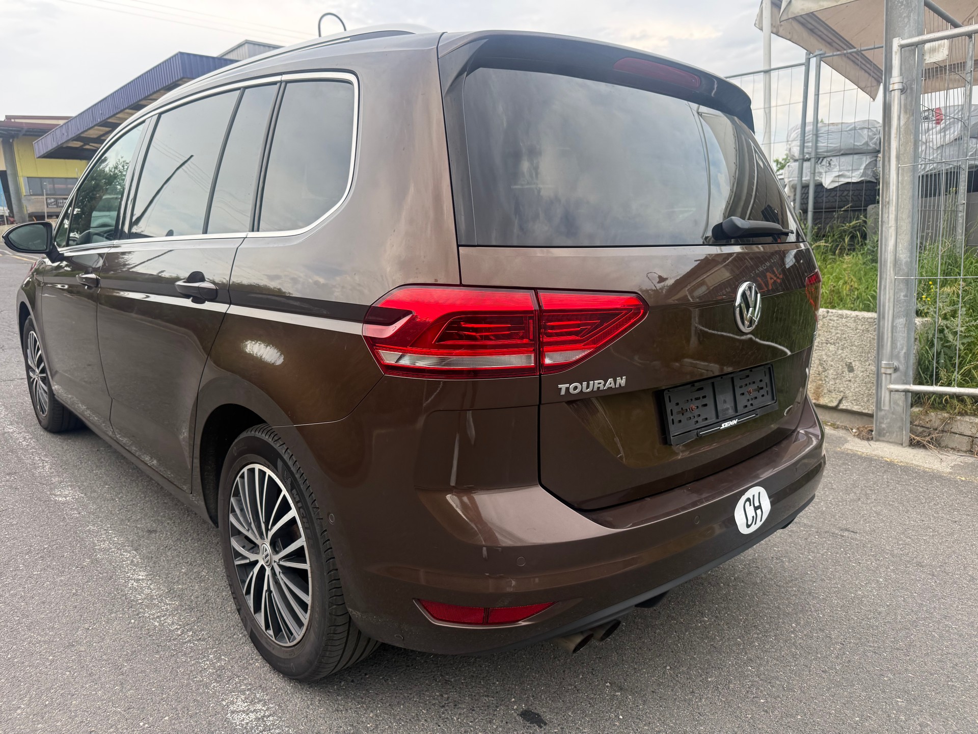 VW Touran 1.4 TSI BlueMotion Technology Highline DSG-image-4
