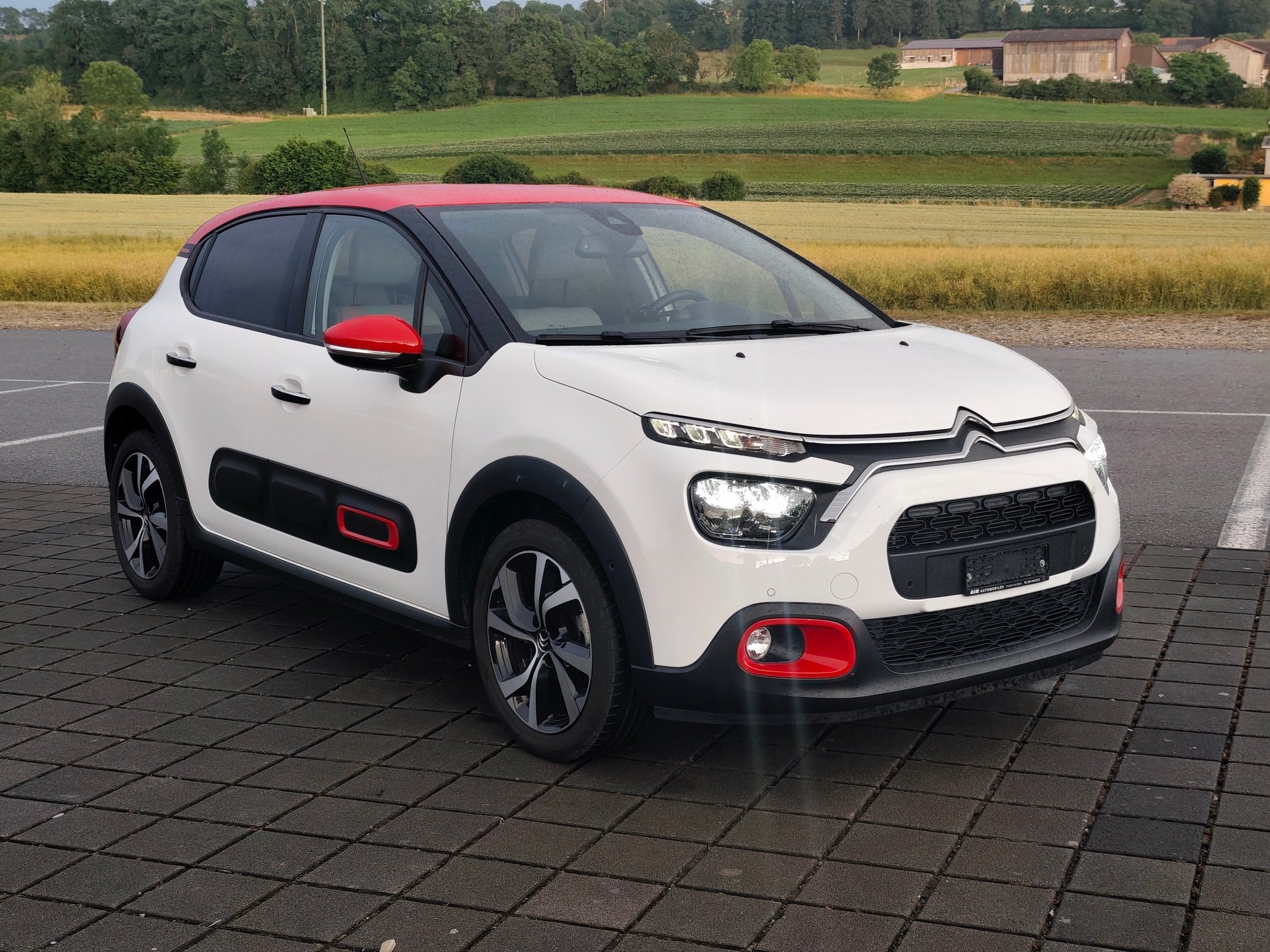 CITROEN 1.2 PureTech Shine-image-0