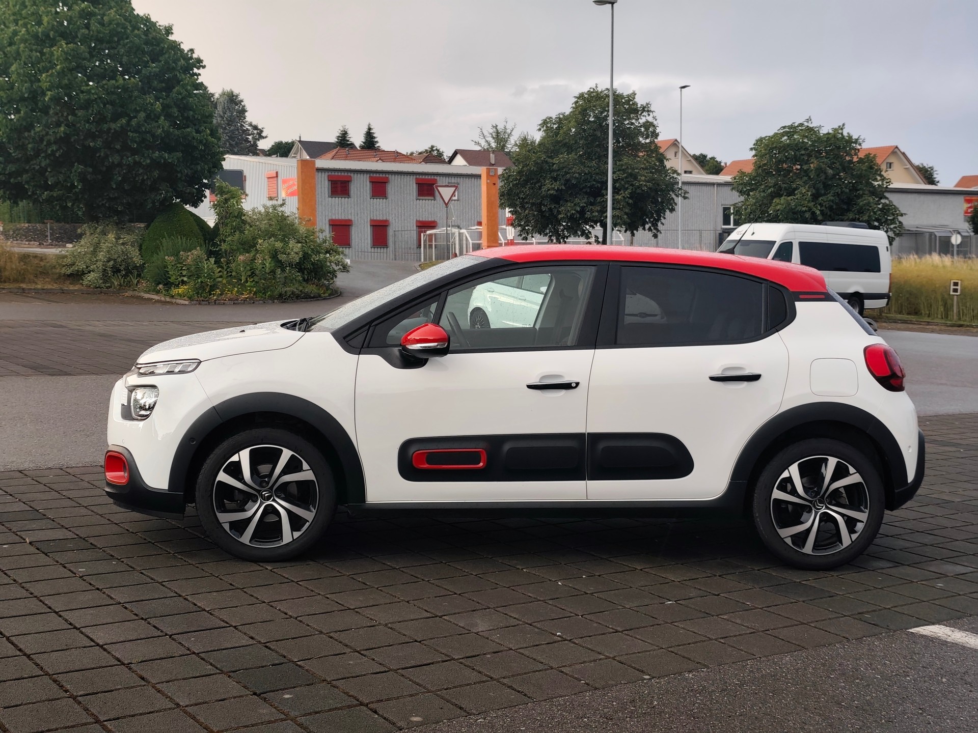 CITROEN 1.2 PureTech Shine-image-3