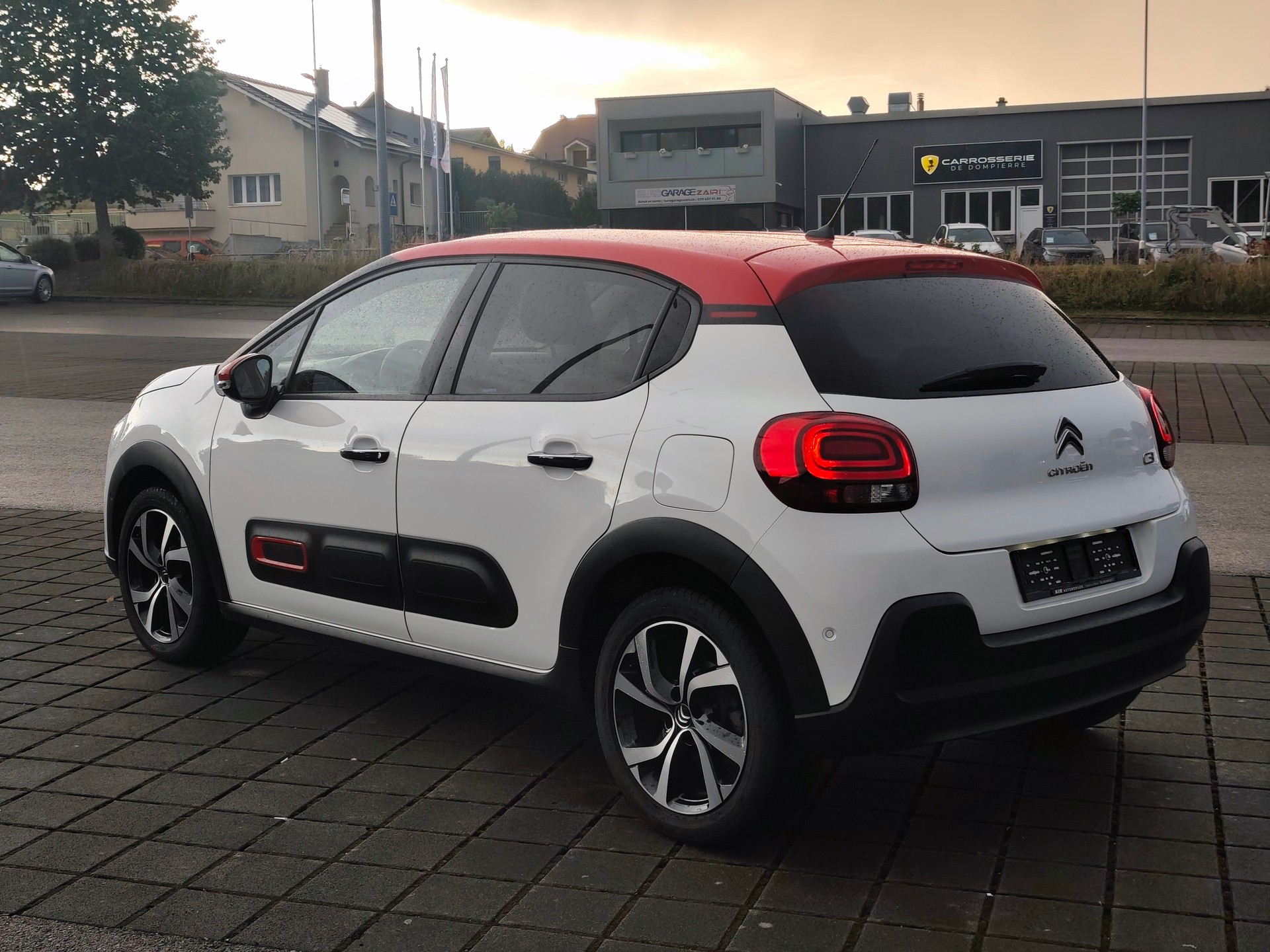 CITROEN 1.2 PureTech Shine-image-1