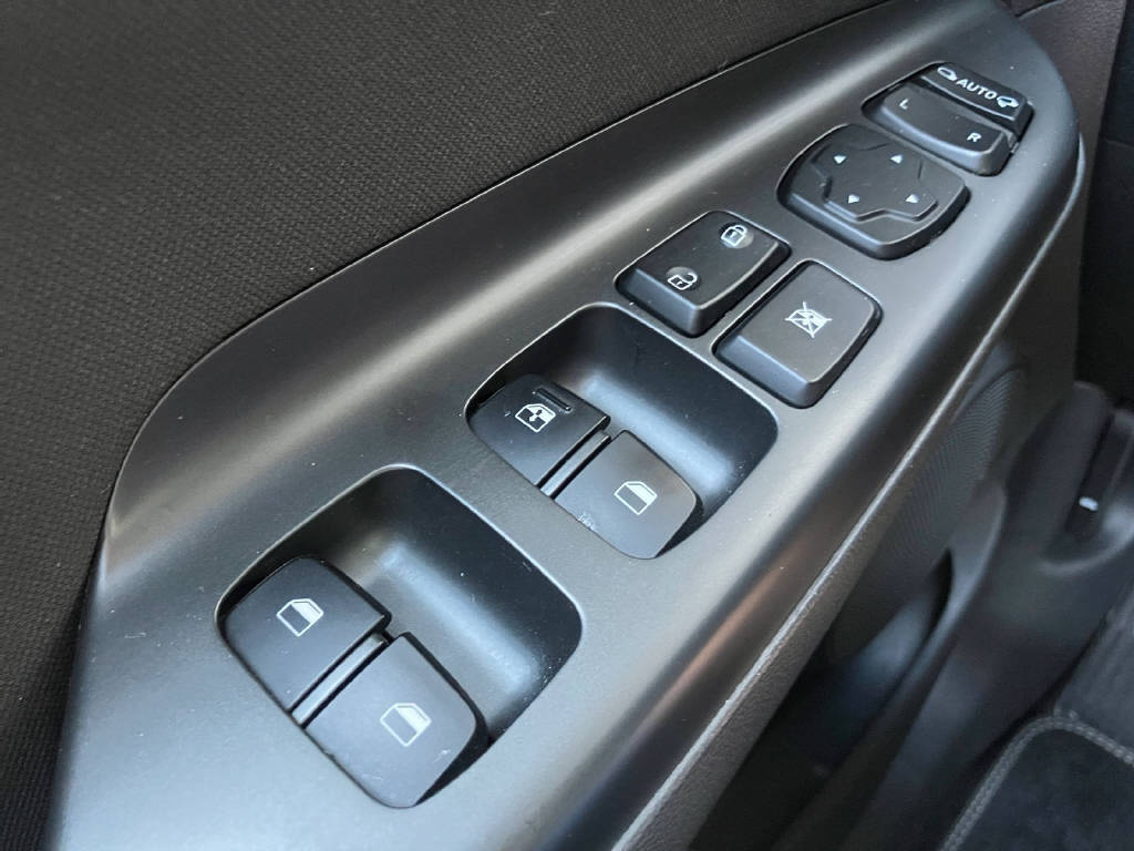 HYUNDAI Kona 1.6 GDi Hybrid Amplia-image-17
