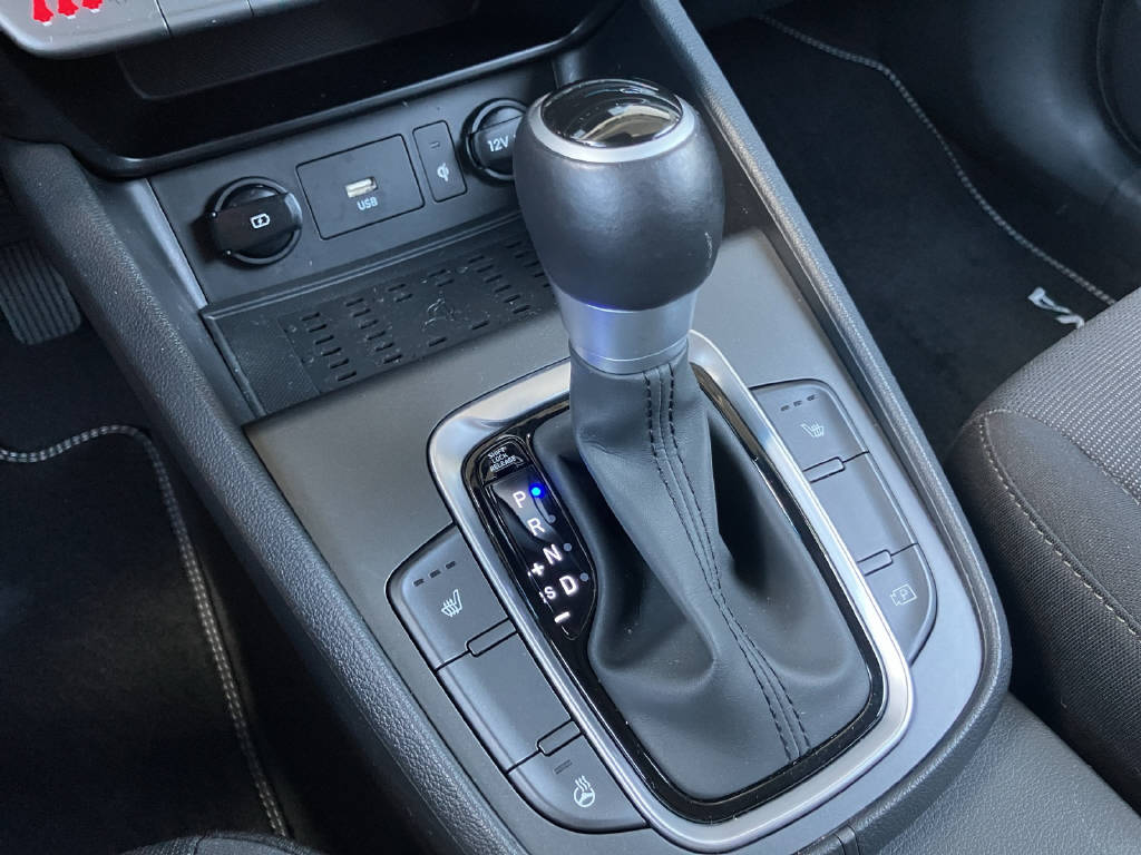 HYUNDAI Kona 1.6 GDi Hybrid Amplia-image-15