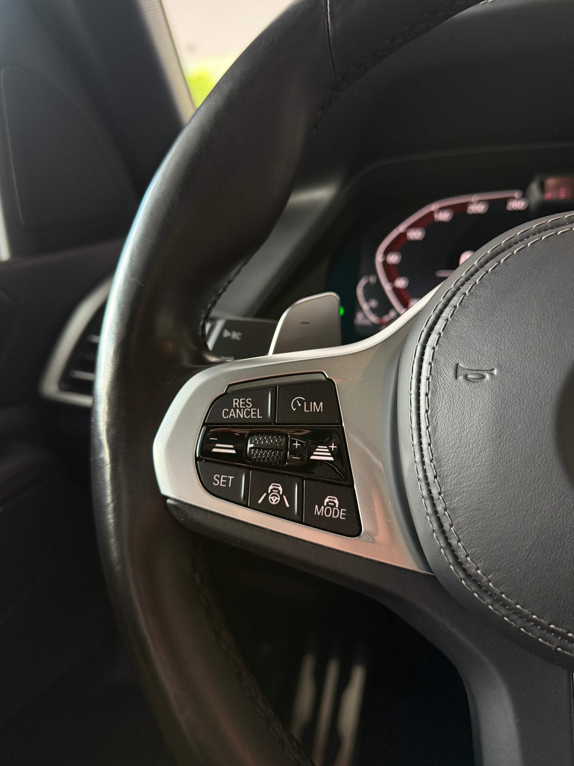 BMW X5 xDrive 48V 40d M Sport Steptronic-image-17