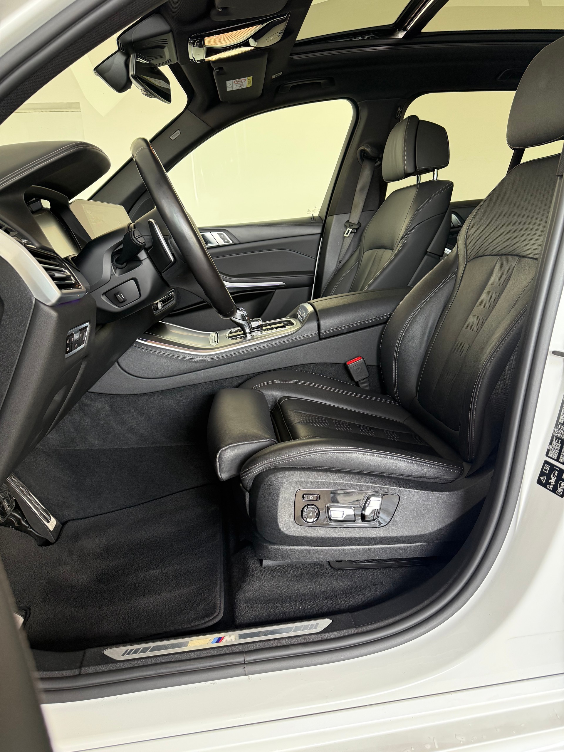 BMW X5 xDrive 48V 40d M Sport Steptronic-image-12