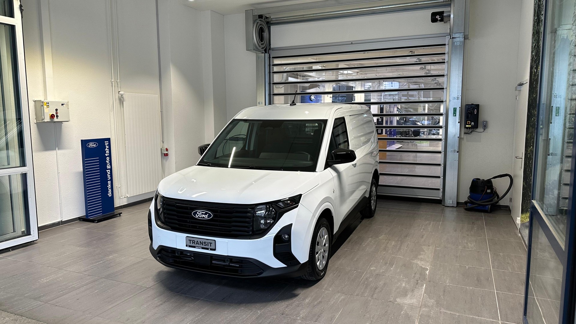 FORD Transit Courier Van 1.0 EcoBoost Trend-image-2