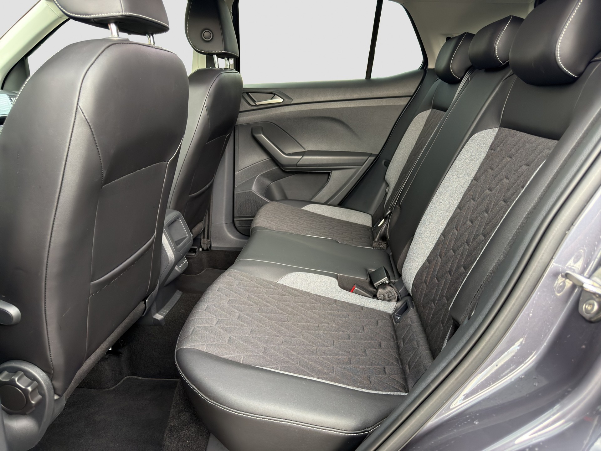 VW T-Cross 1.0 TSI EVO Life DSG-image-13