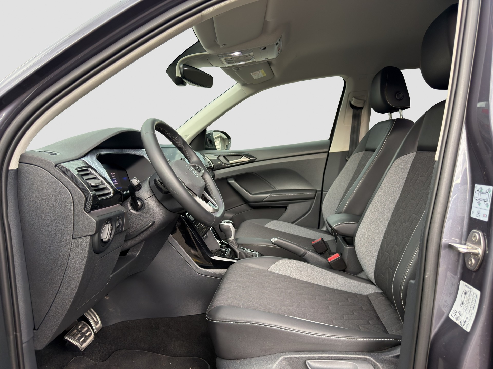 VW T-Cross 1.0 TSI EVO Life DSG-image-12