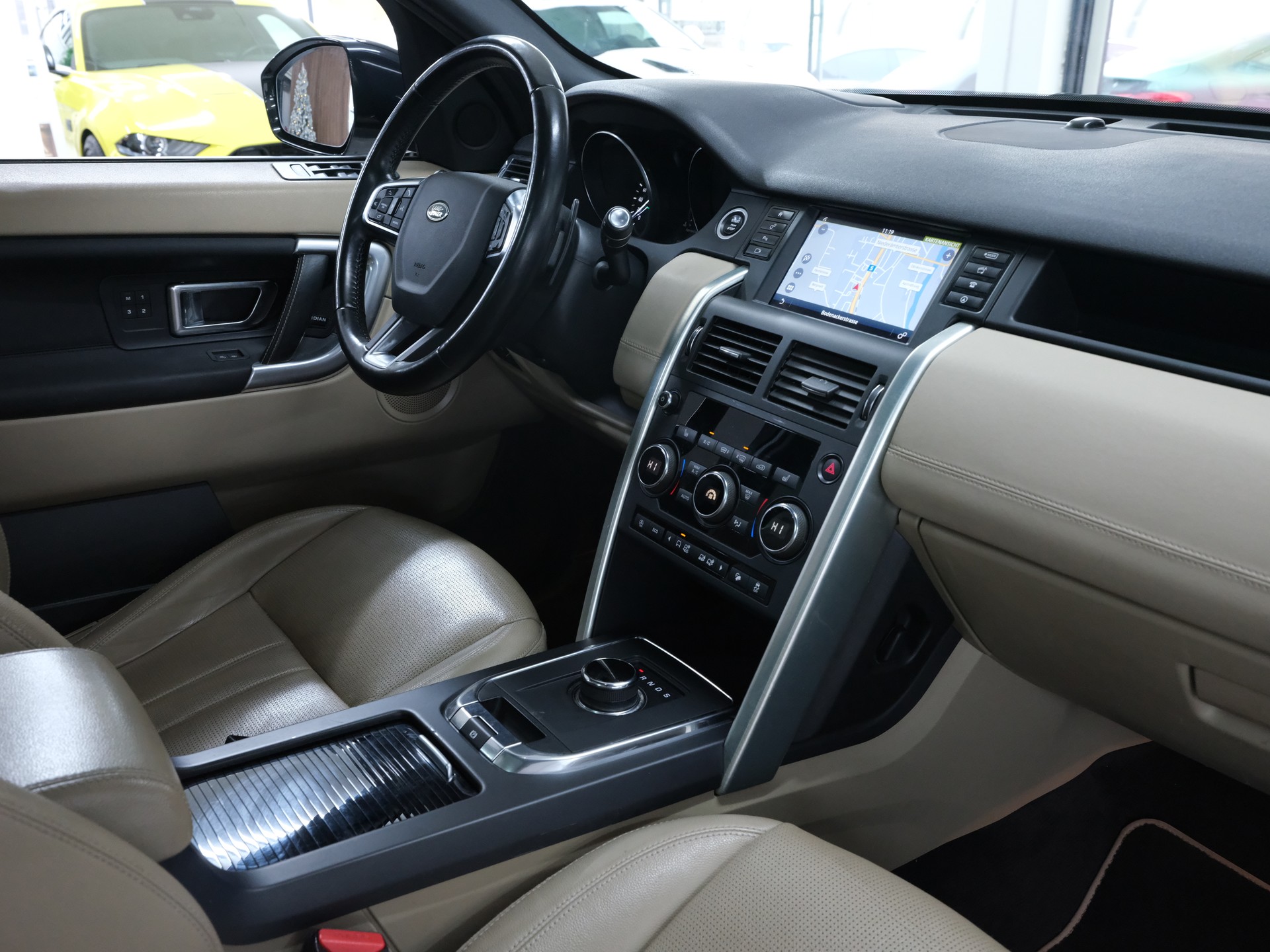 LAND ROVER Discovery Sport 2.0 SD4 SE AT9 *Head up Display* Surround View* *Fahrassistenzpaket*-image-25