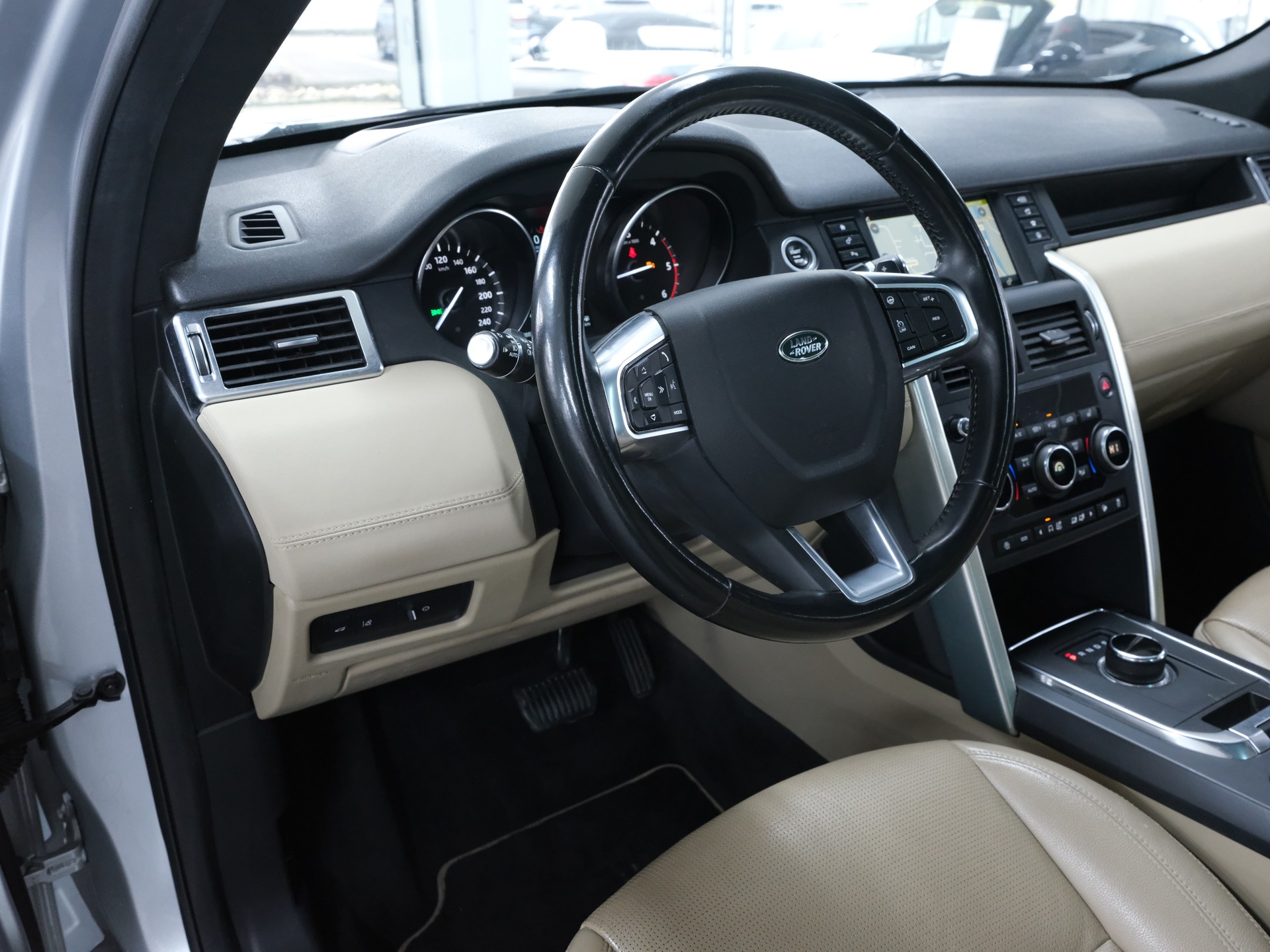 LAND ROVER Discovery Sport 2.0 SD4 SE AT9 *Head up Display* Surround View* *Fahrassistenzpaket*-image-17