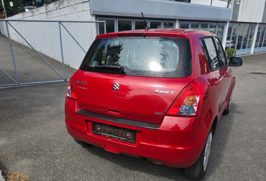 SUZUKI Swift 1.3i 16V GL 4x4-image-1
