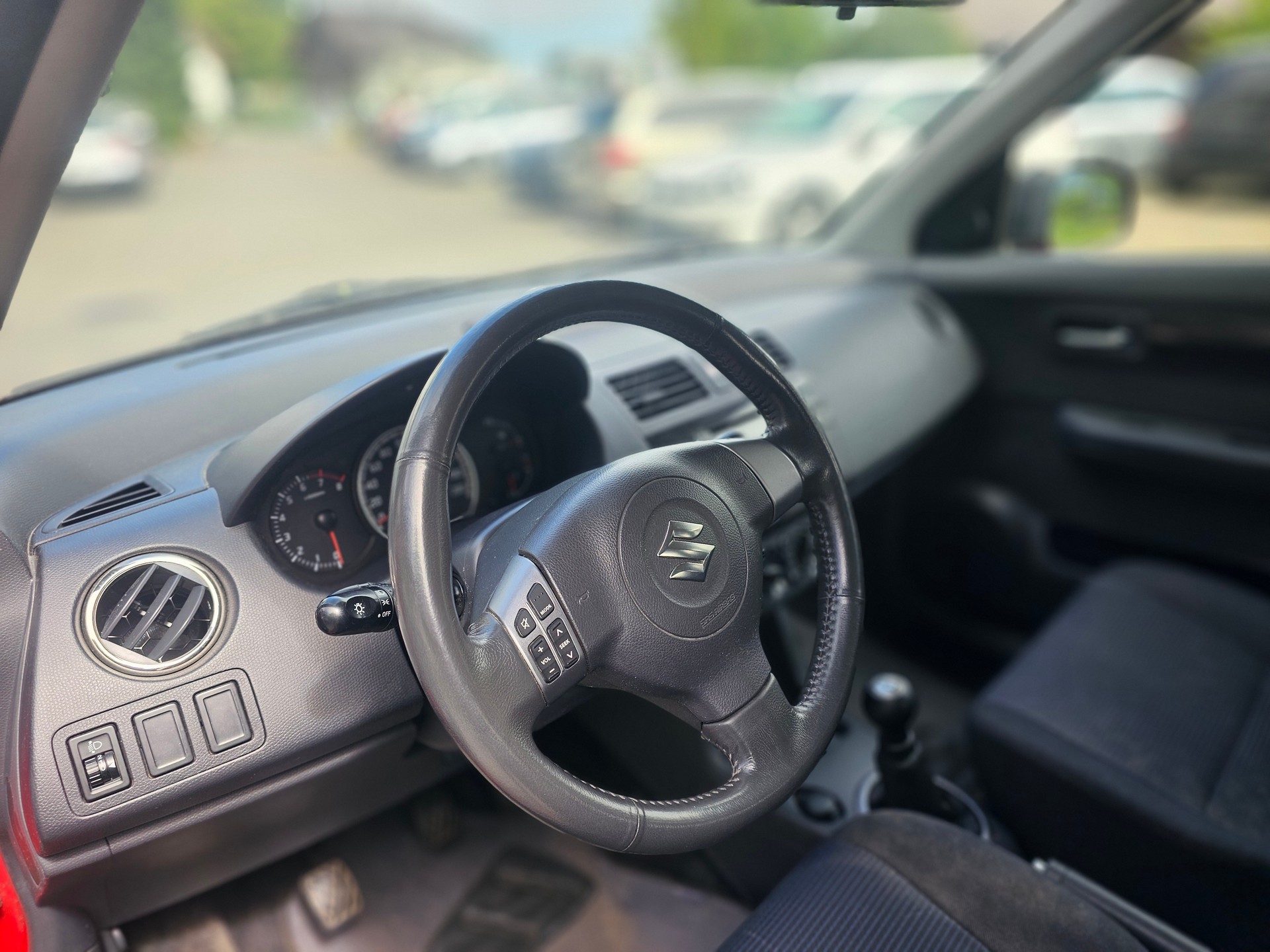 SUZUKI Swift 1.3i 16V GL 4x4-image-2