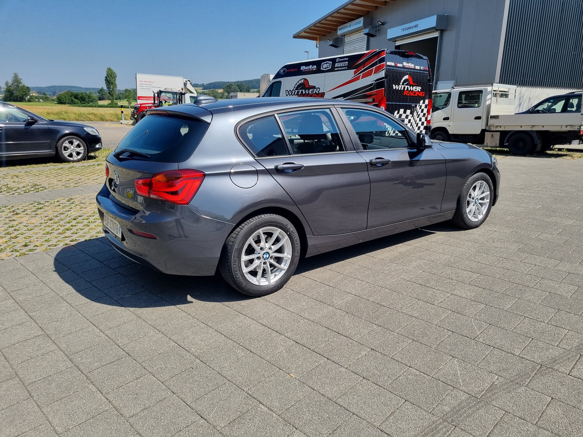 BMW 118i-image-3