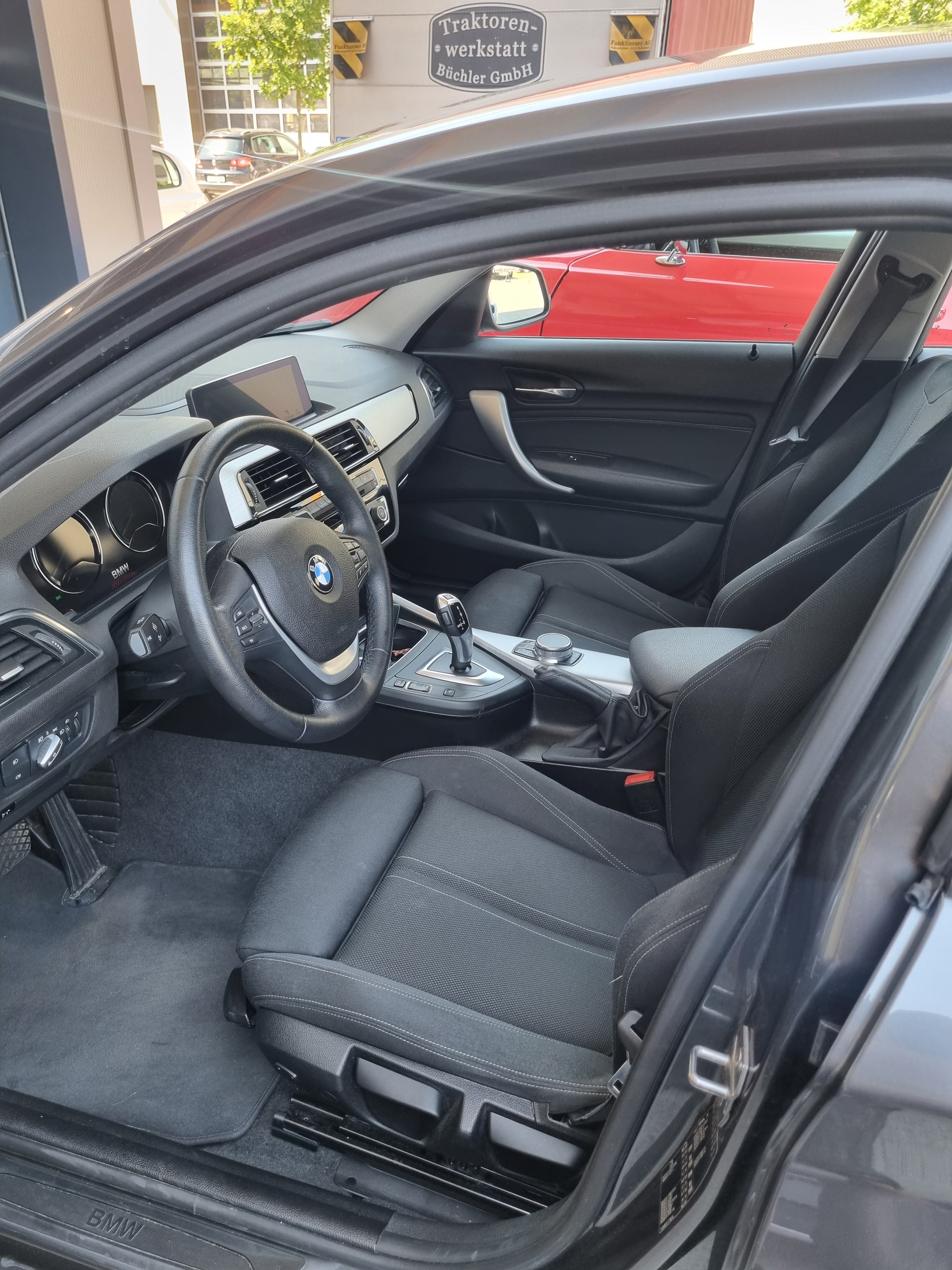 BMW 118i-image-4
