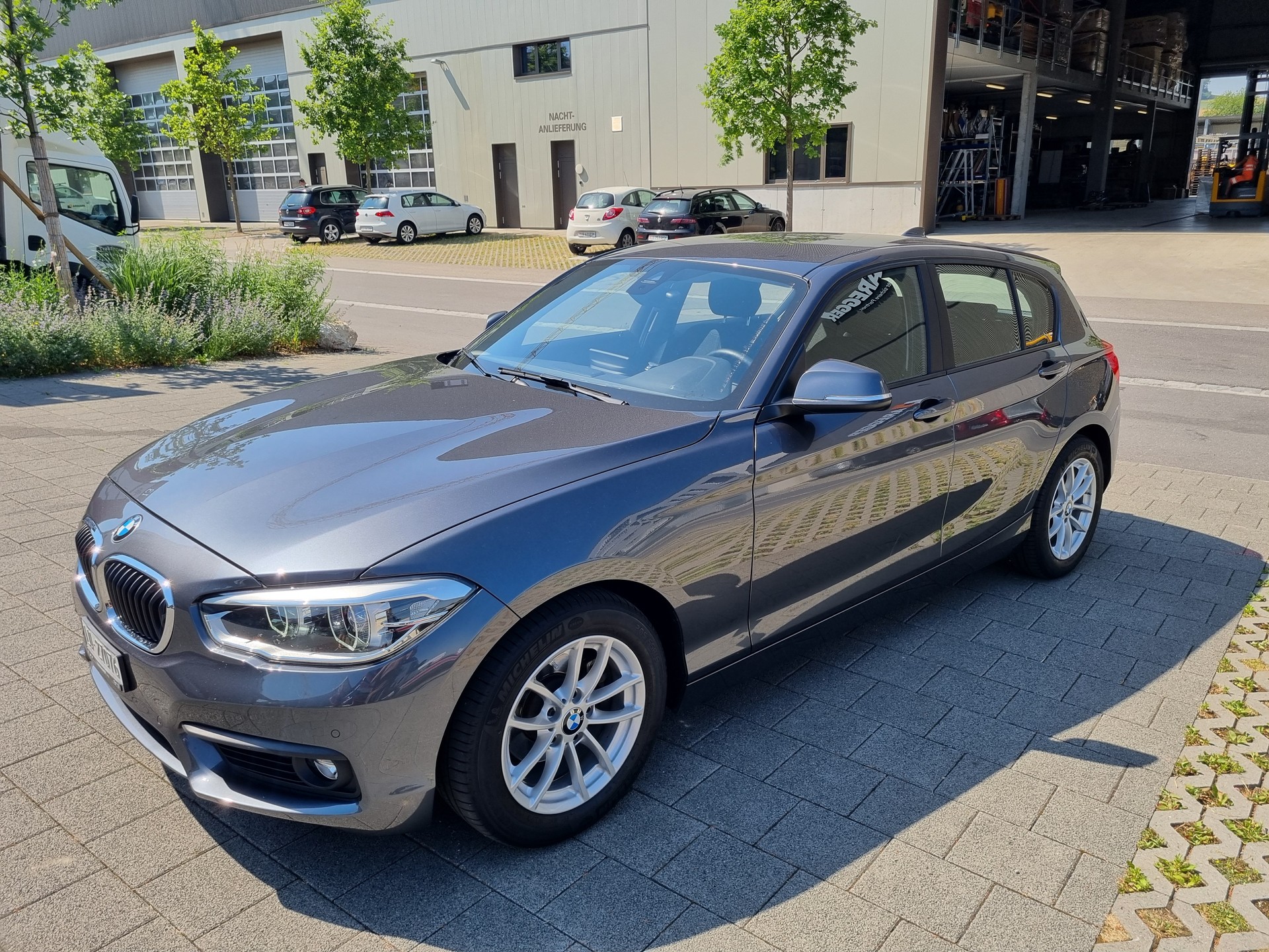 BMW 118i-image-0