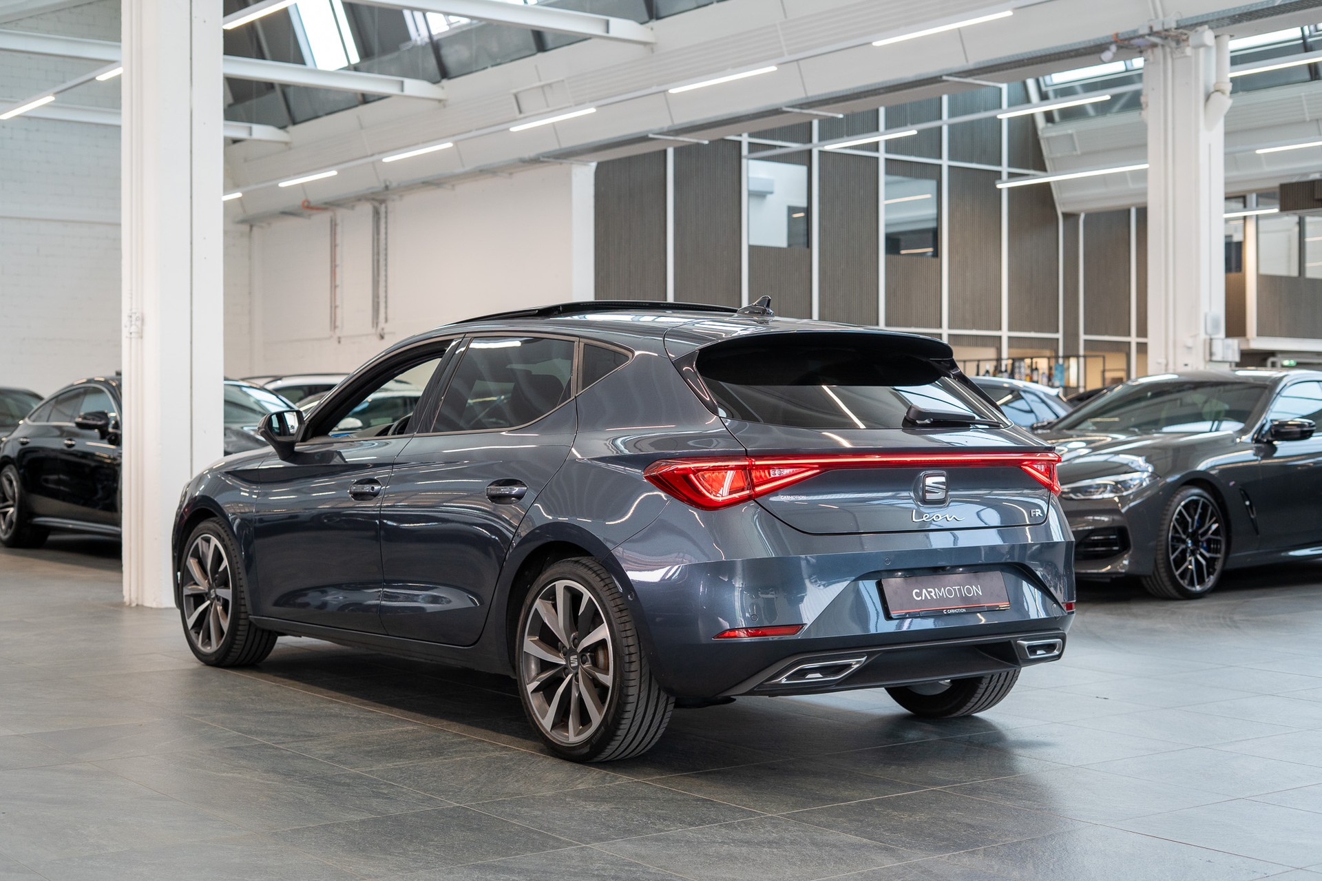 SEAT Leon 2.0 TSI FR DSG / Panorama-Glasdach / el.Sitze / Rückfahrkamera-image-7
