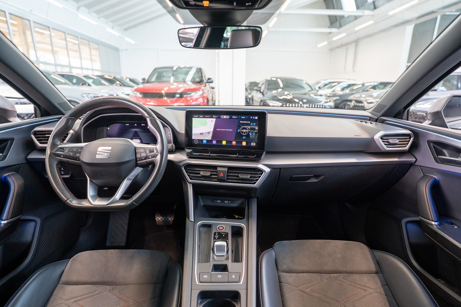 SEAT Leon 2.0 TSI FR DSG / Panorama-Glasdach / el.Sitze / Rückfahrkamera-image-16