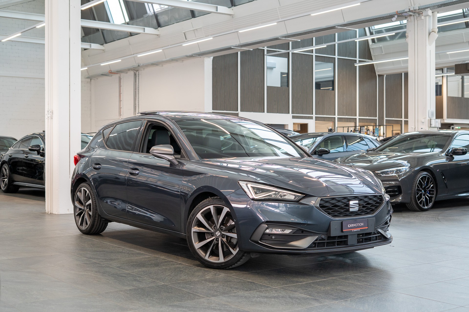 SEAT Leon 2.0 TSI FR DSG / Panorama-Glasdach / el.Sitze / Rückfahrkamera-image-2