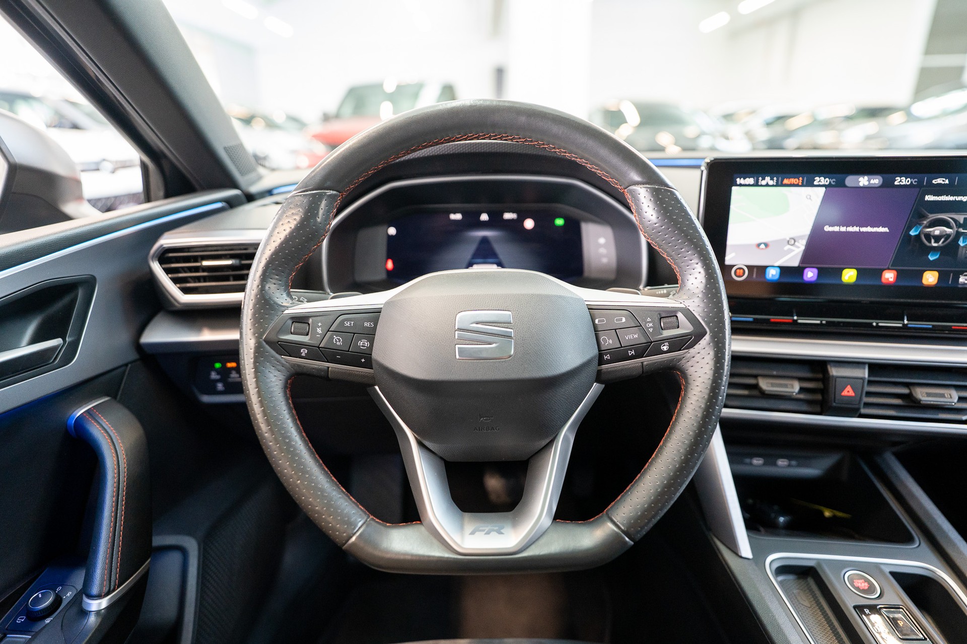 SEAT Leon 2.0 TSI FR DSG / Panorama-Glasdach / el.Sitze / Rückfahrkamera-image-17