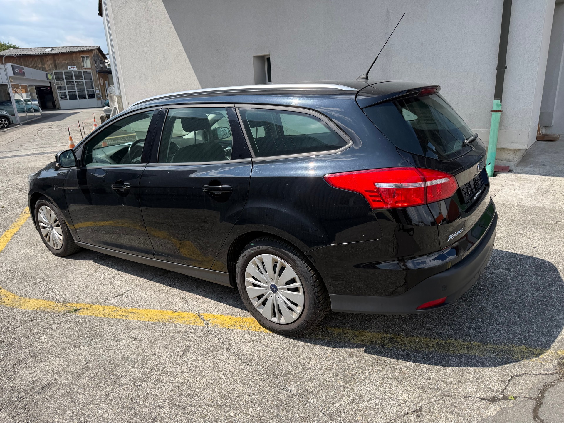 FORD Focus 1.0 SCTi Trend Automatic-image-4