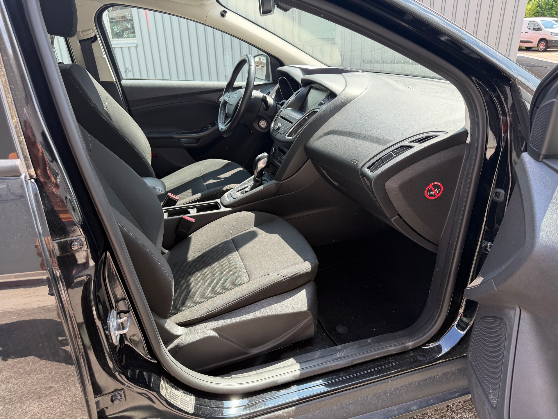 FORD Focus 1.0 SCTi Trend Automatic-image-8