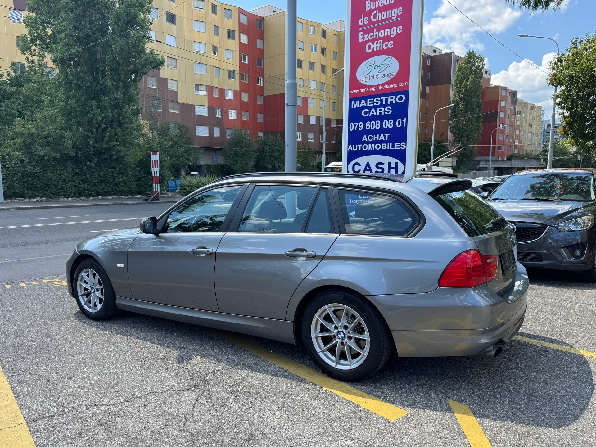 BMW 318i Touring-image-5
