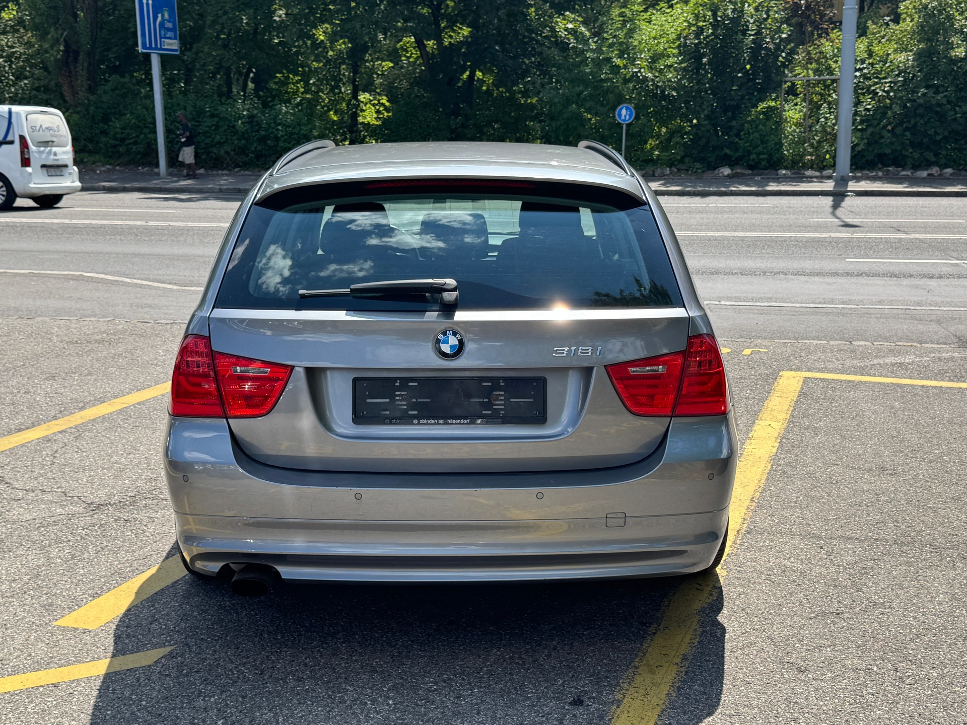BMW 318i Touring-image-3