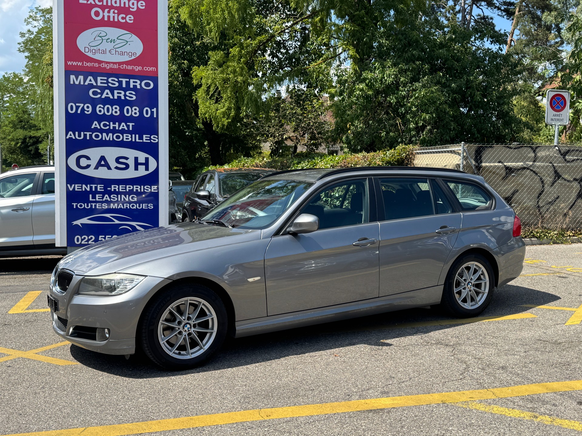 BMW 318i Touring-image-1