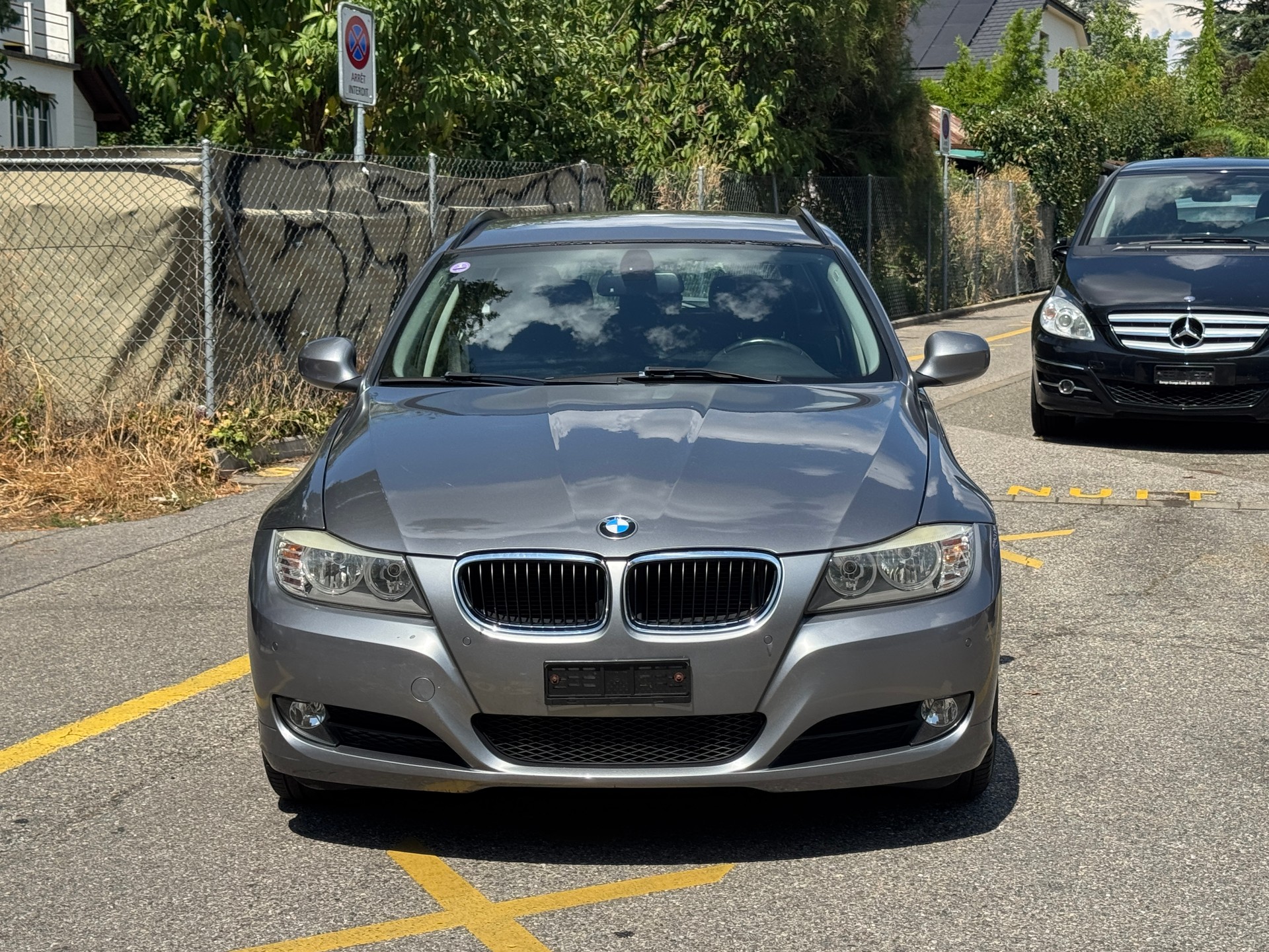 BMW 318i Touring-image-0