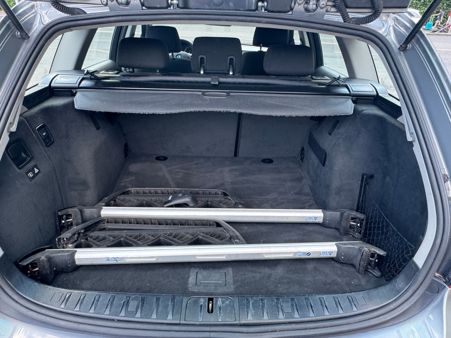 BMW 318i Touring-image-12