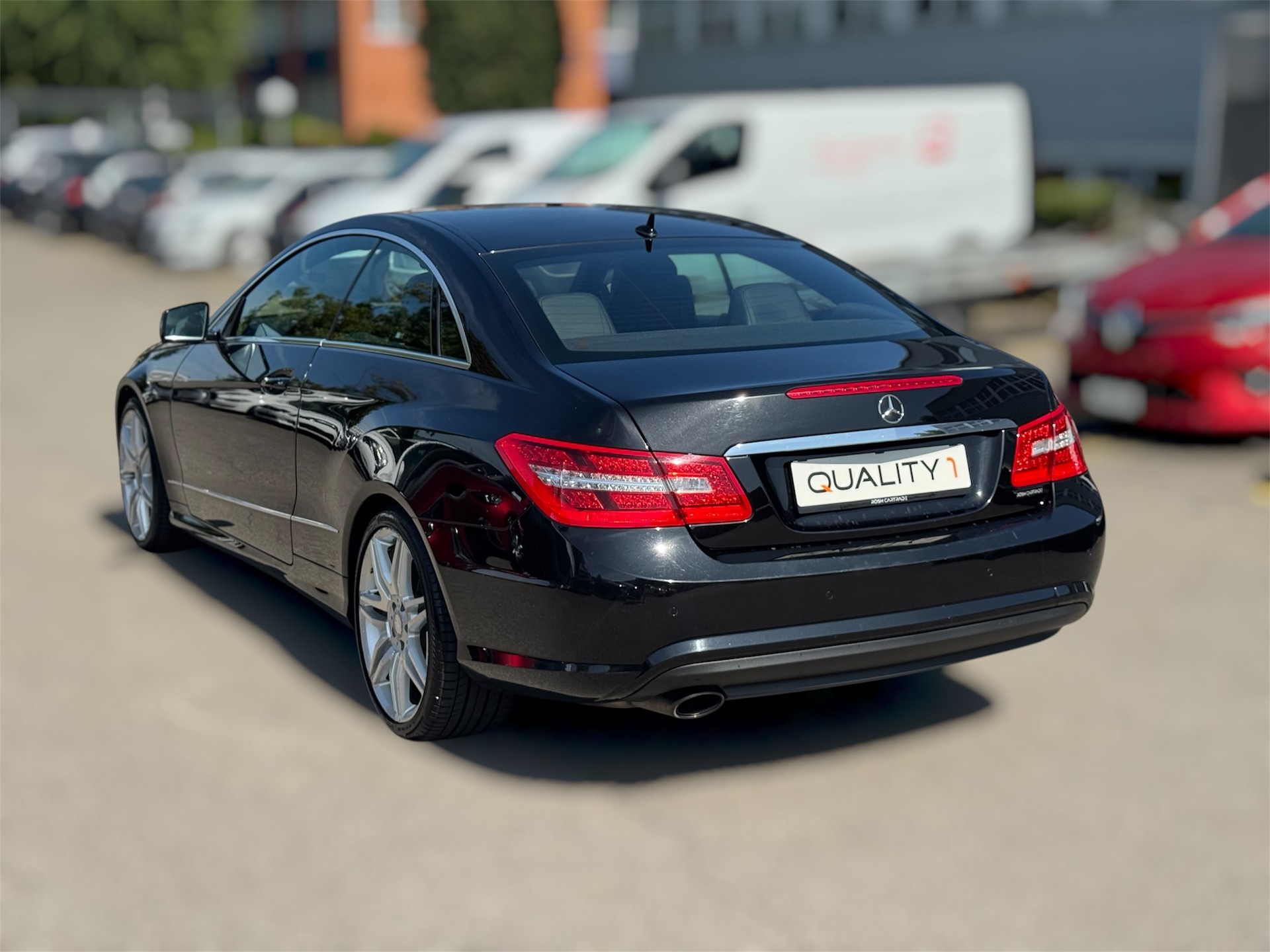 MERCEDES-BENZ E 200-image-5