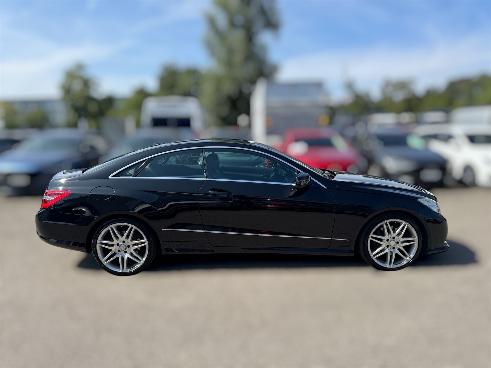 MERCEDES-BENZ E 200-image-1