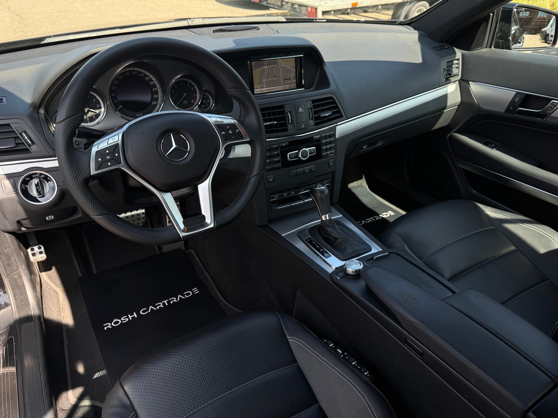 MERCEDES-BENZ E 200-image-10