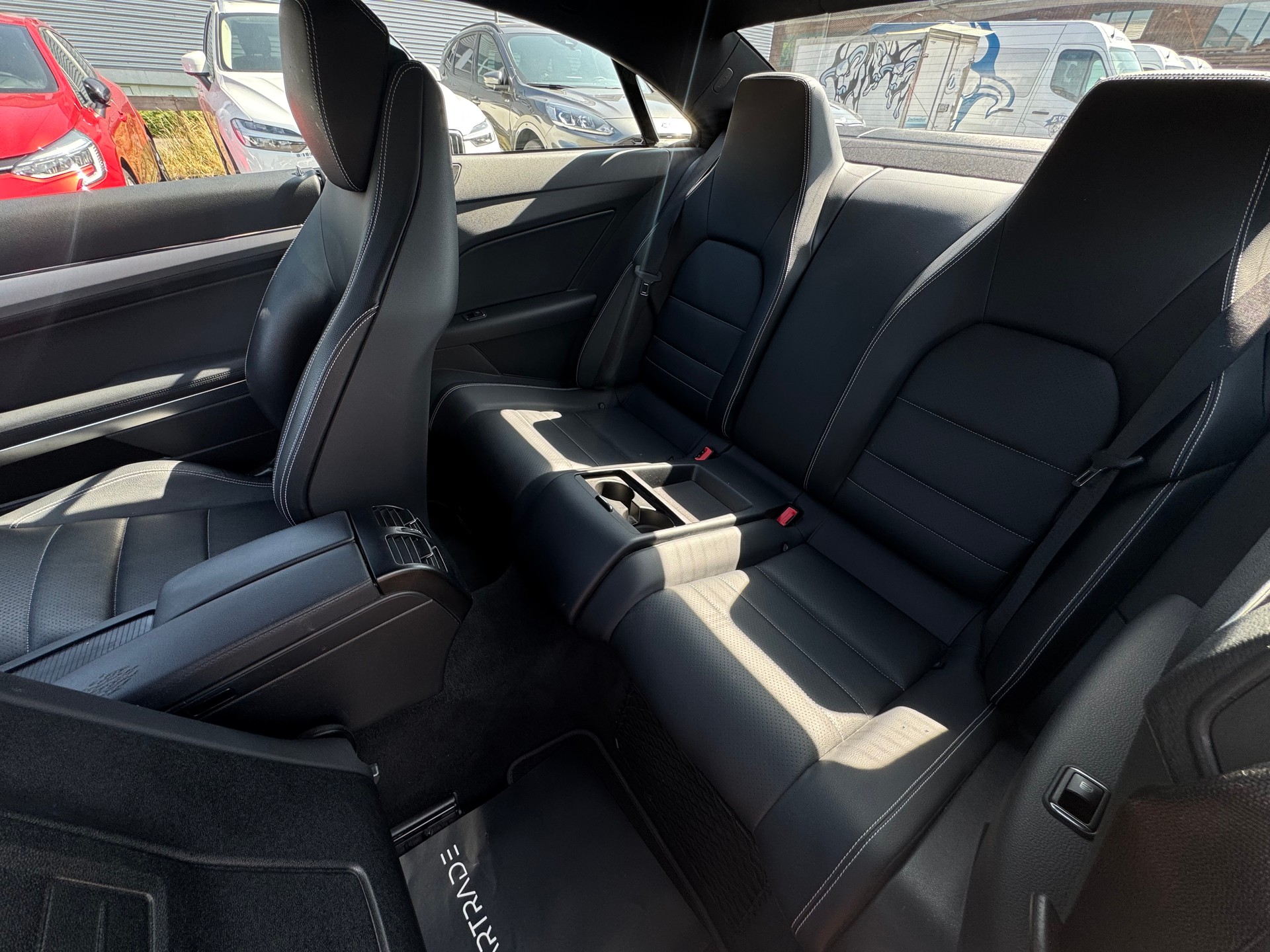 MERCEDES-BENZ E 200-image-9