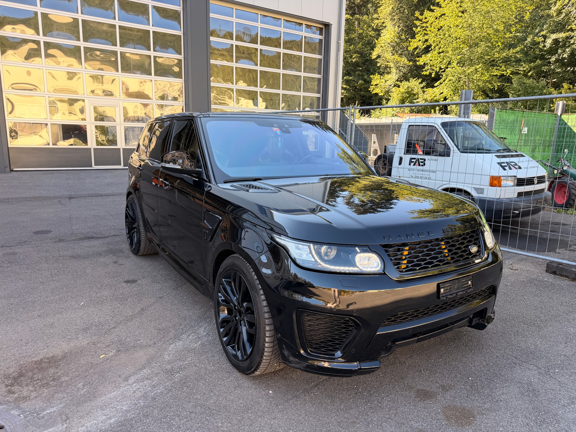 LAND ROVER Range Rover Sport 5.0 V8 SVR-image-1