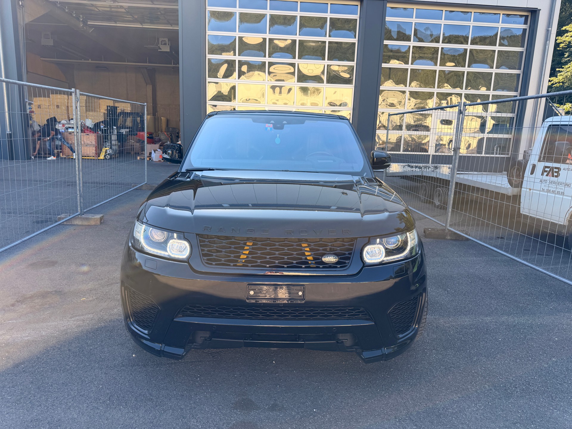 LAND ROVER Range Rover Sport 5.0 V8 SVR-image-0