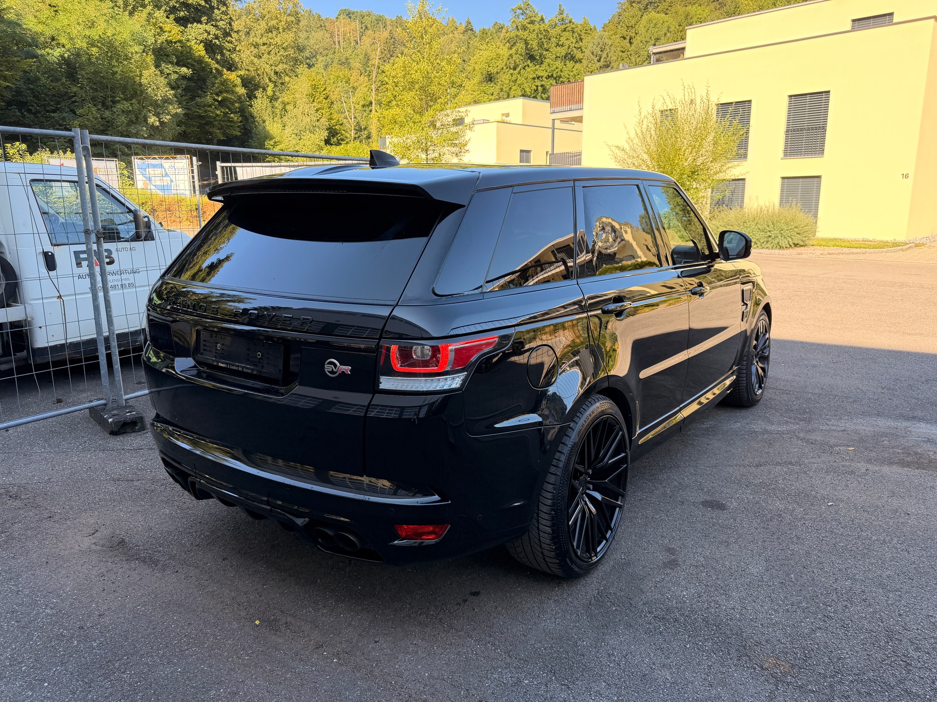 LAND ROVER Range Rover Sport 5.0 V8 SVR-image-3