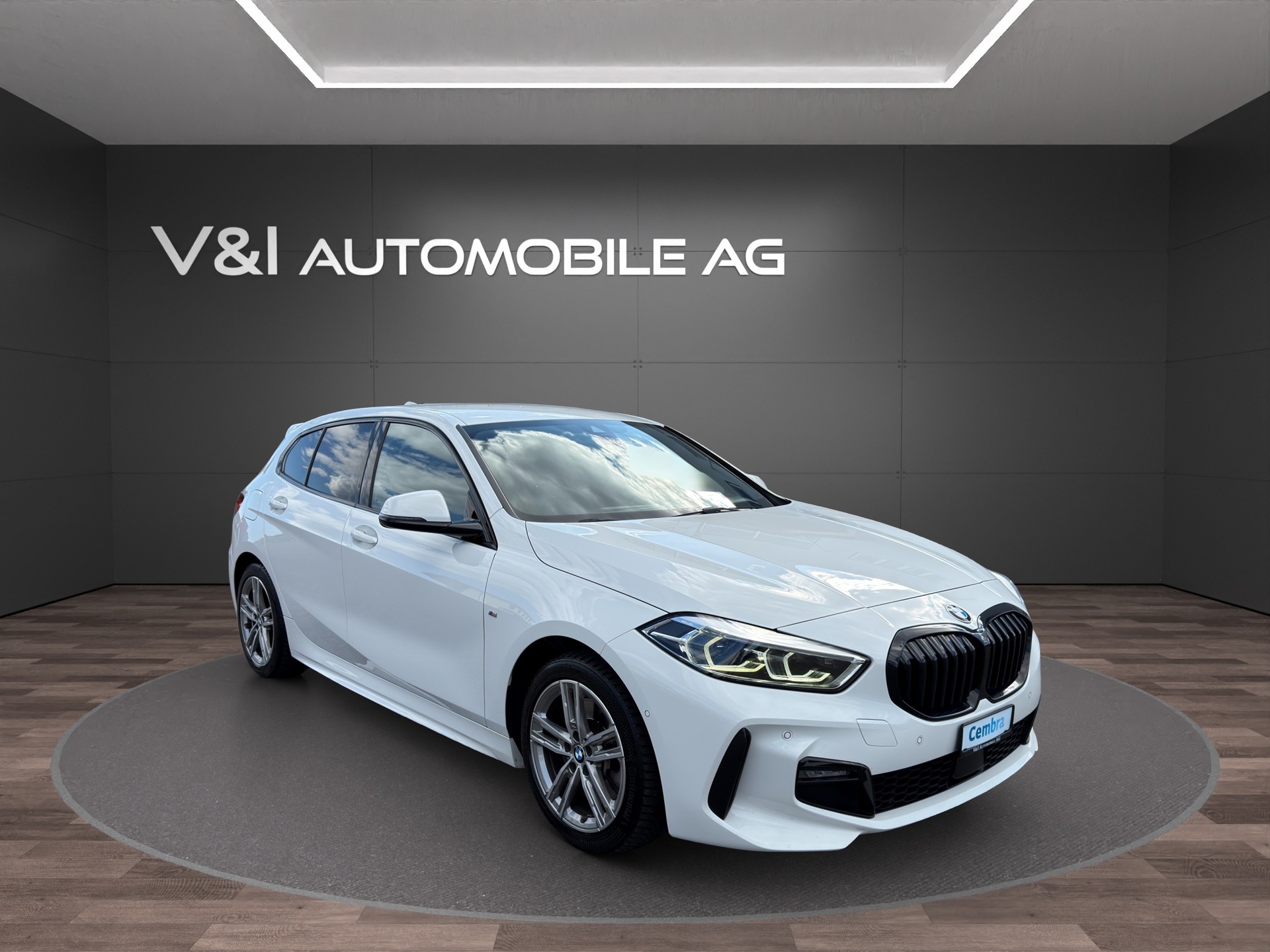 BMW 120i M Sport Steptronic-image-2