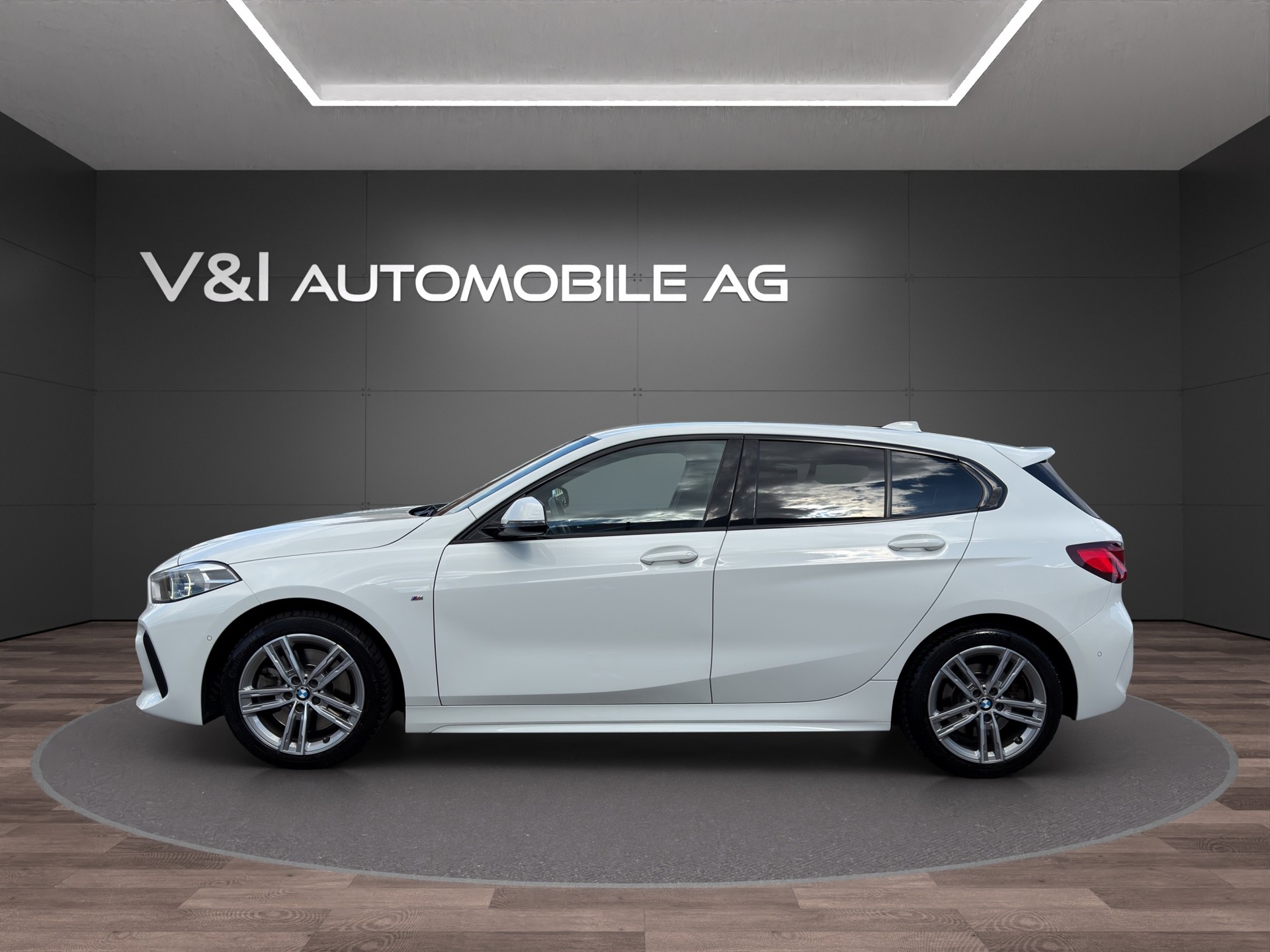 BMW 120i M Sport Steptronic-image-6