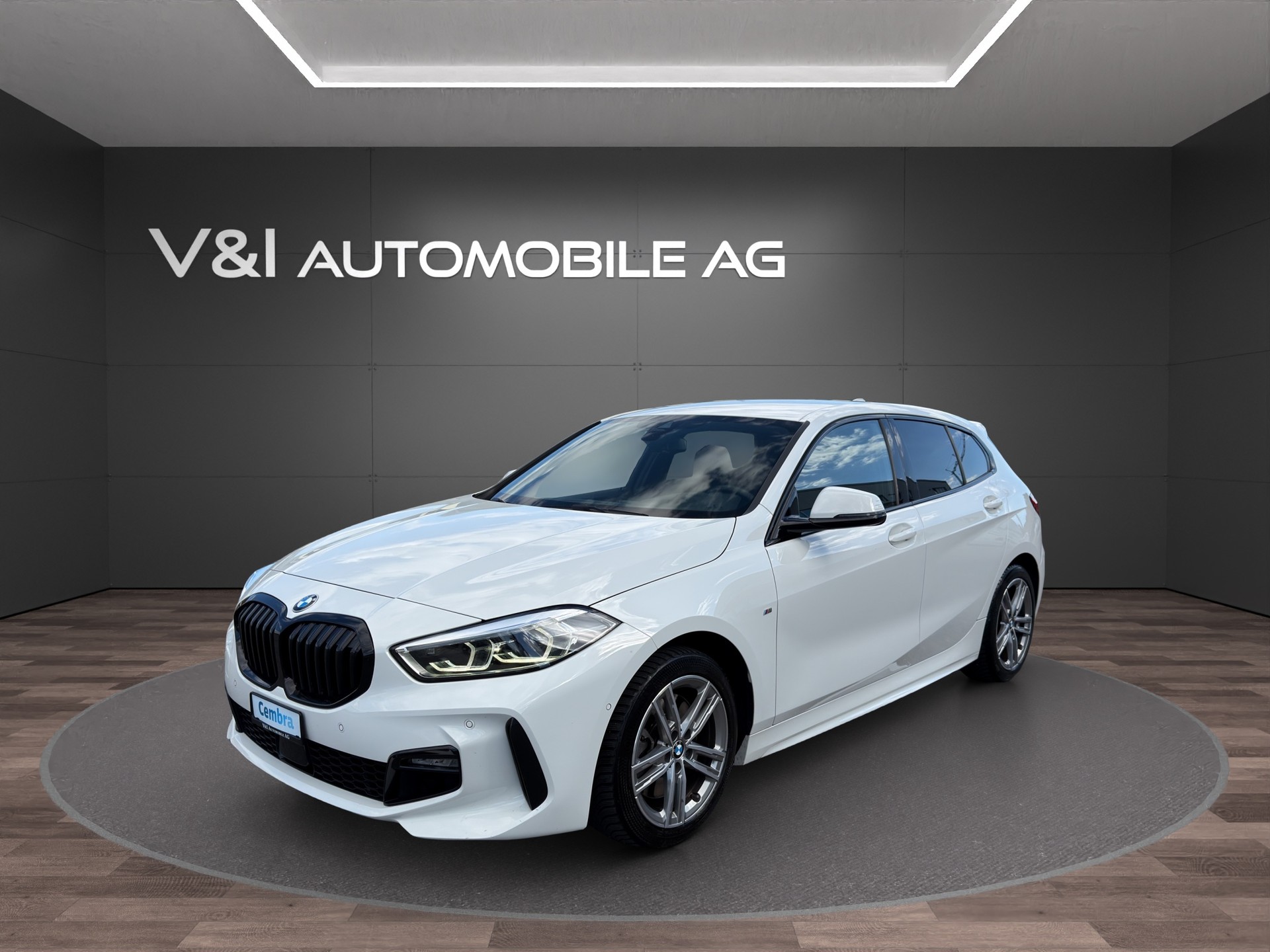 BMW 120i M Sport Steptronic-image-0